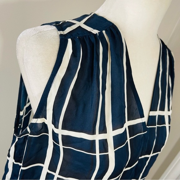 VINCE Navy Blue Lattice Print V-Neck Sleeveless 100% Silk Blouse - XS - Picture 6 of 9